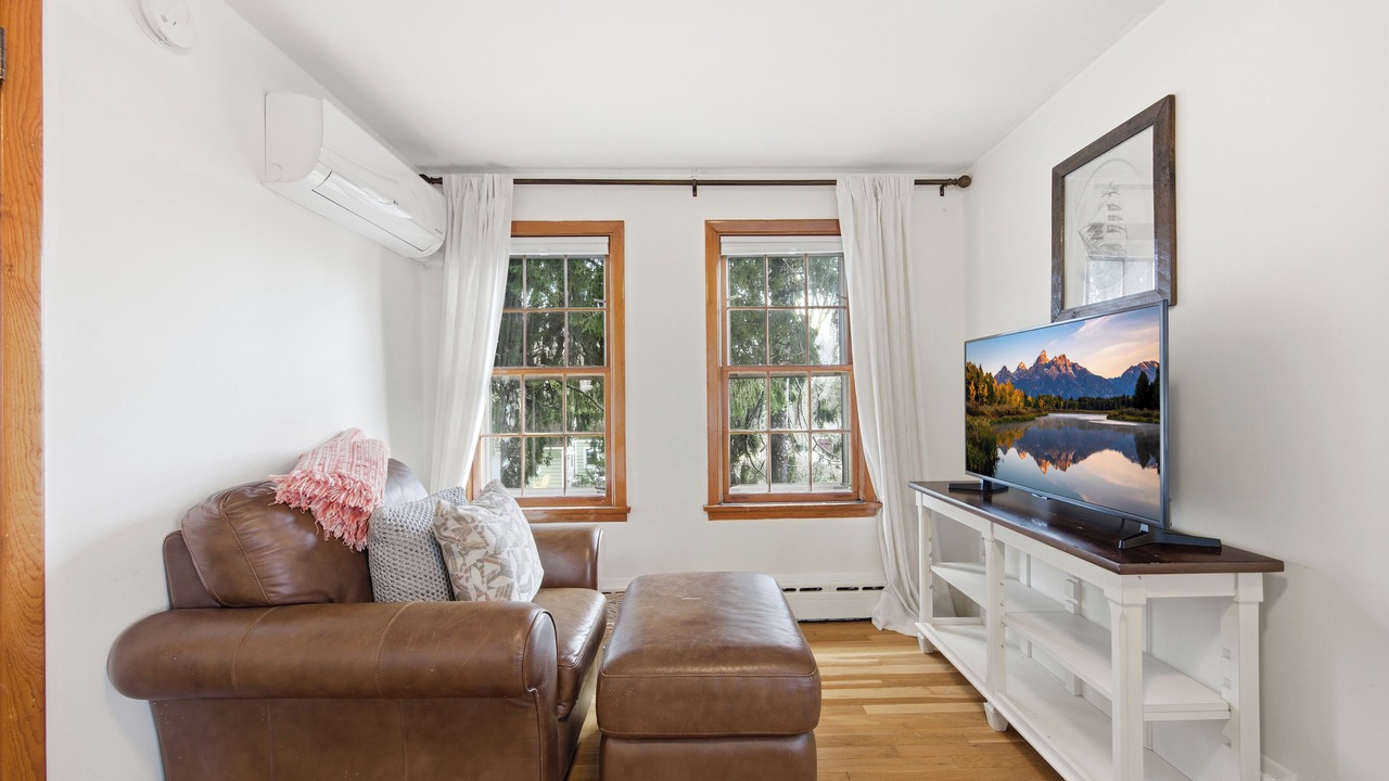 Photo of Livingroom in Mystic