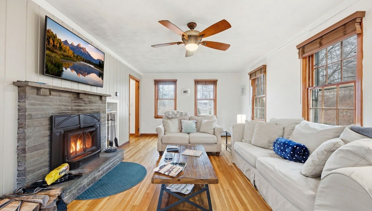 Photo of Livingroom in Mystic
