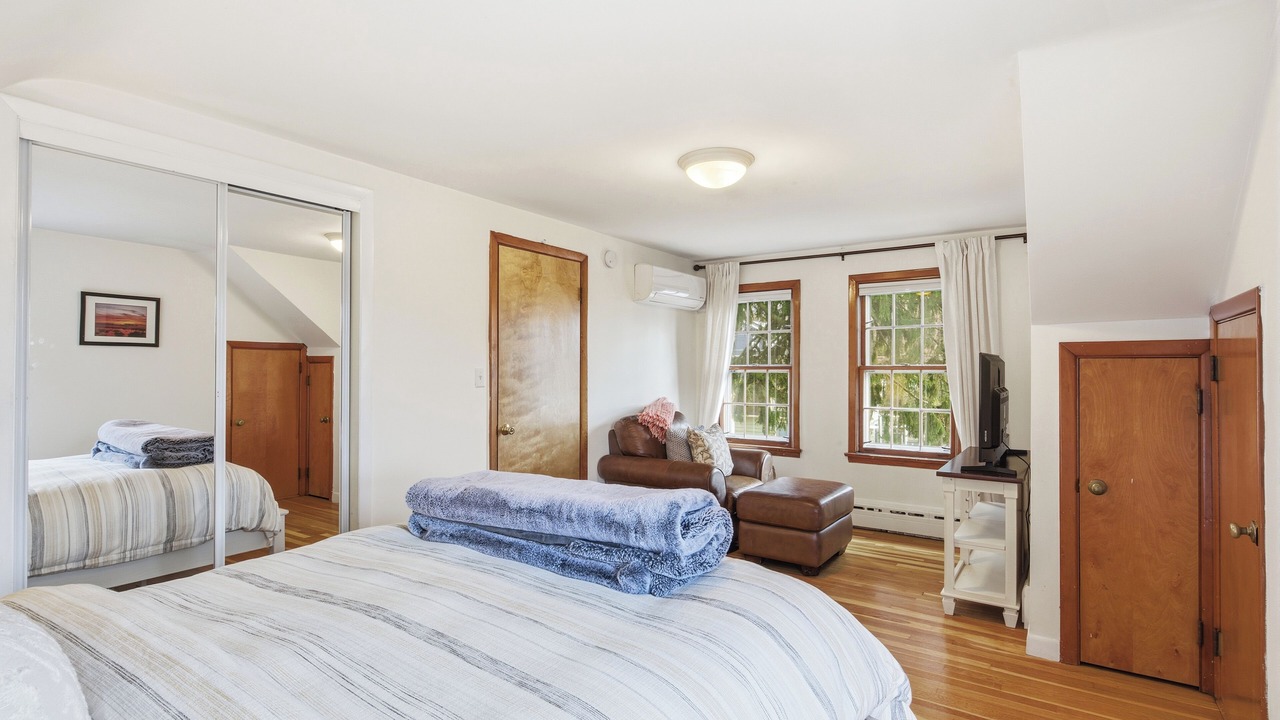 Photo of Bedroom in Mystic