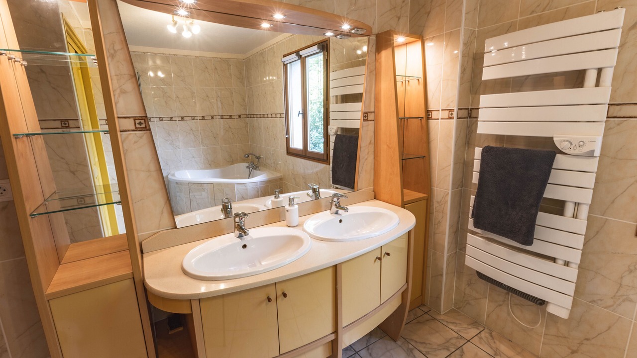 Photo of Bathroom in Azet