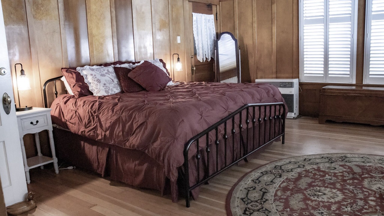 Photo of Bedroom in McCloud