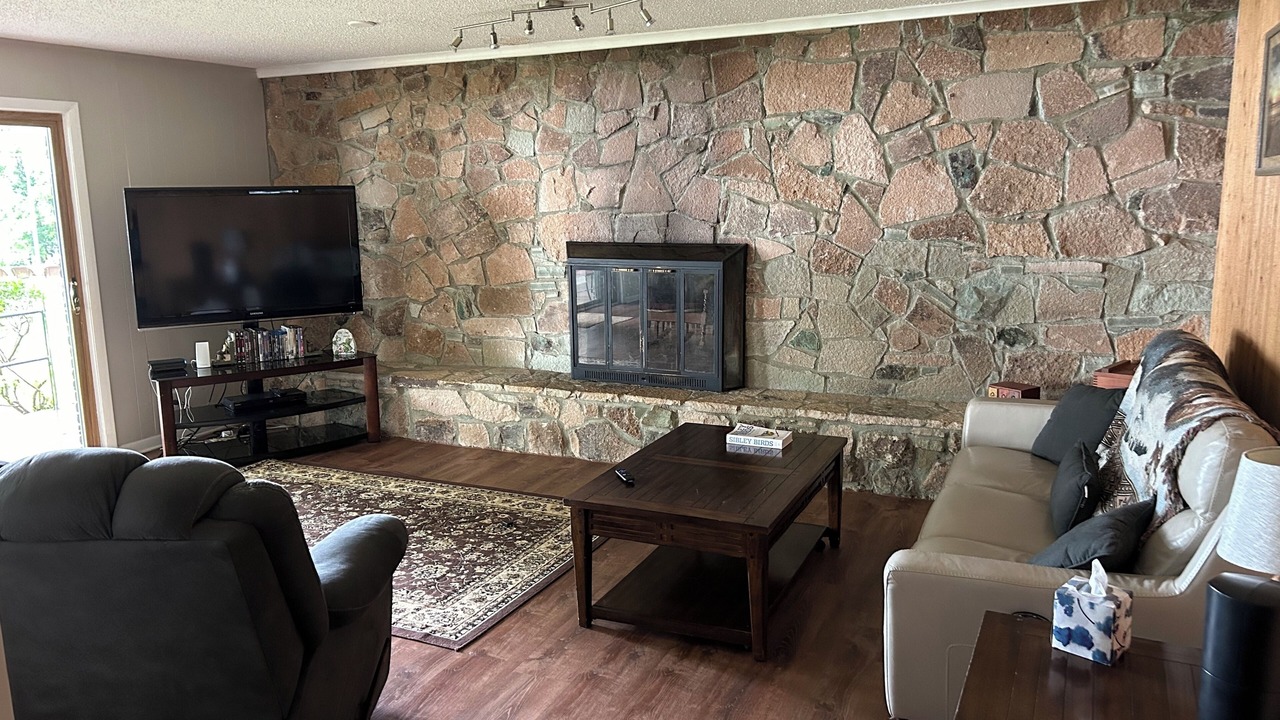 Photo of Livingroom in Quinlan