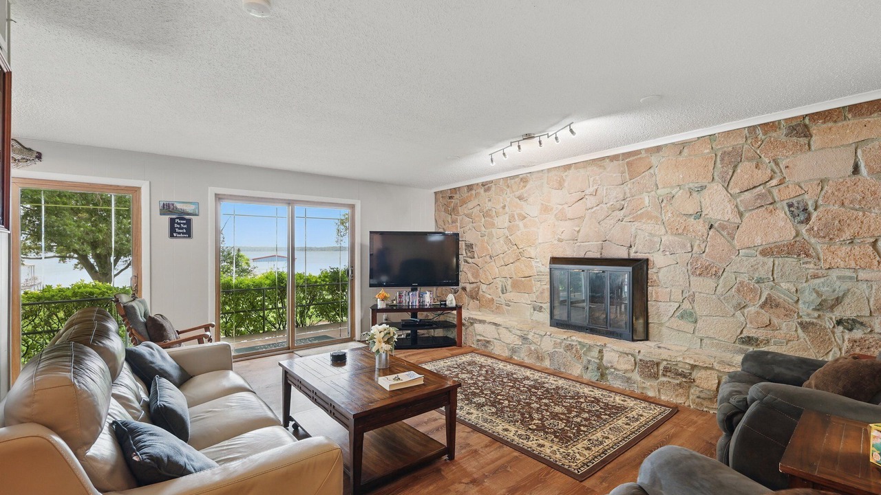 Photo of Livingroom in Quinlan
