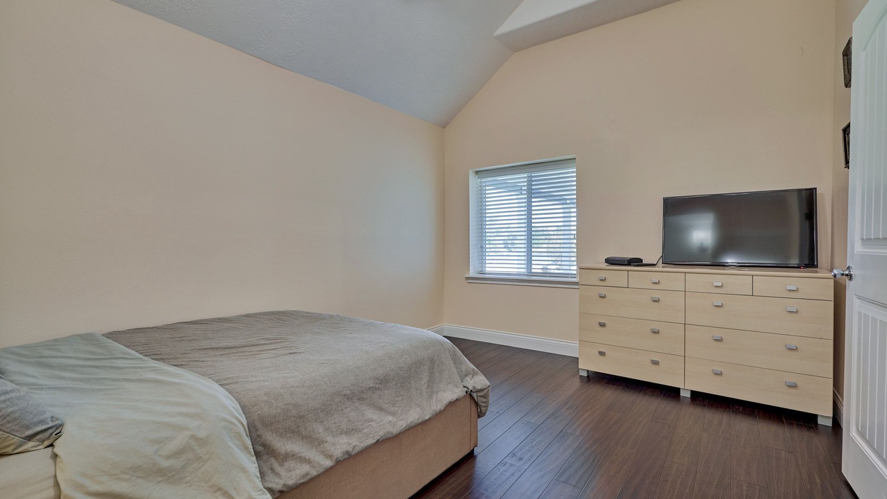 Photo of Bedroom in Seven Coves