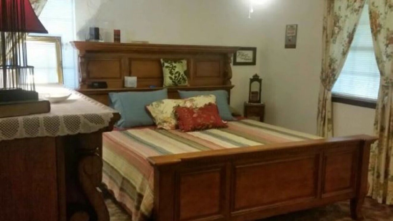 Photo of Bedroom in Crowley