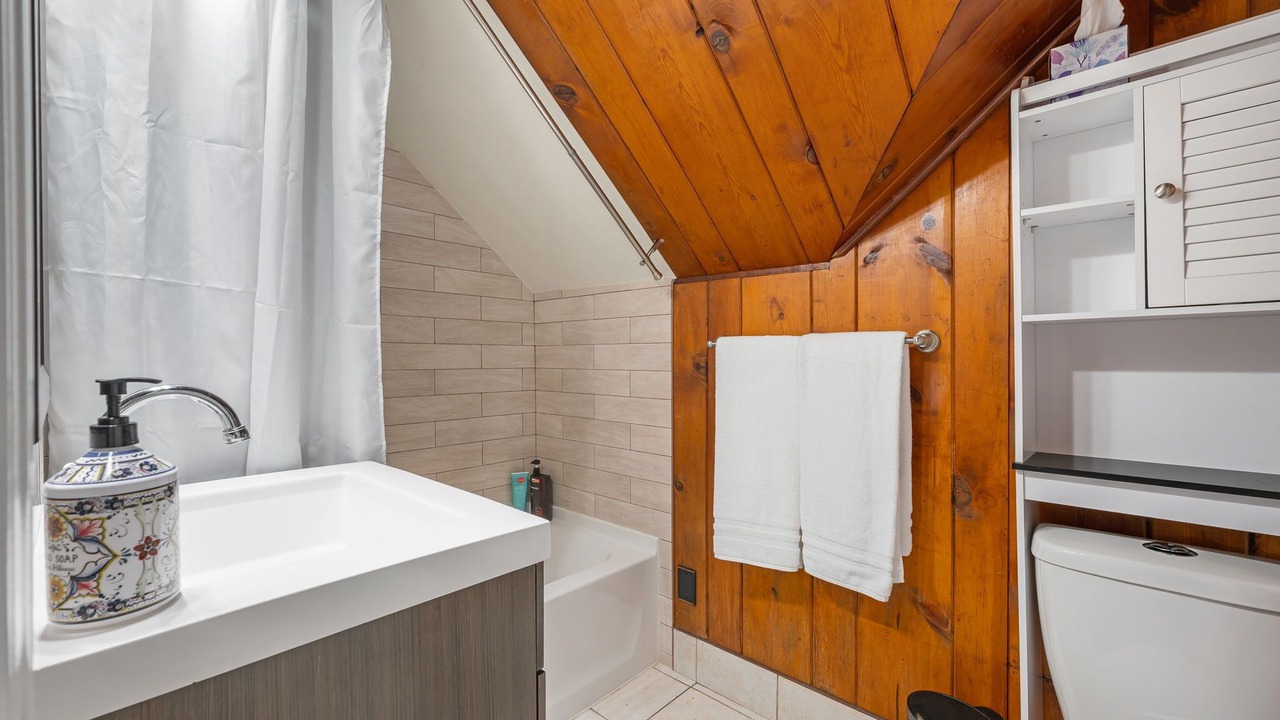 Photo of Bathroom in Squire Park