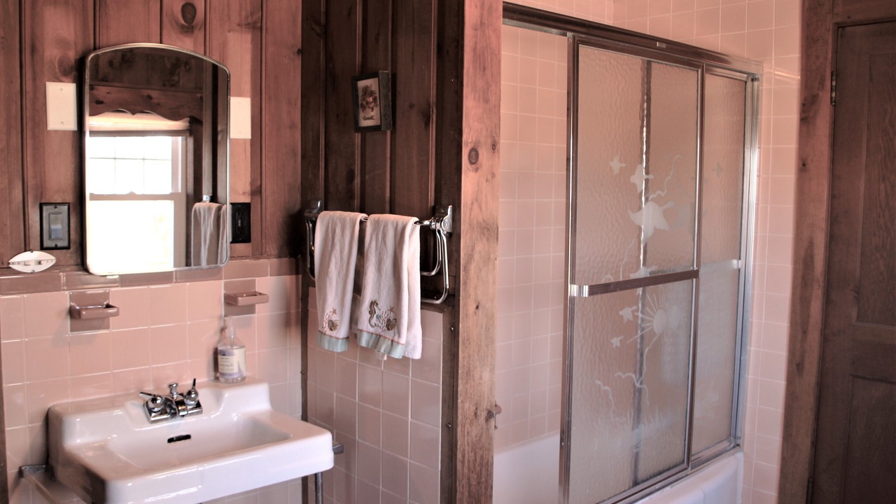 Photo of Bathroom in Fortunes Rocks