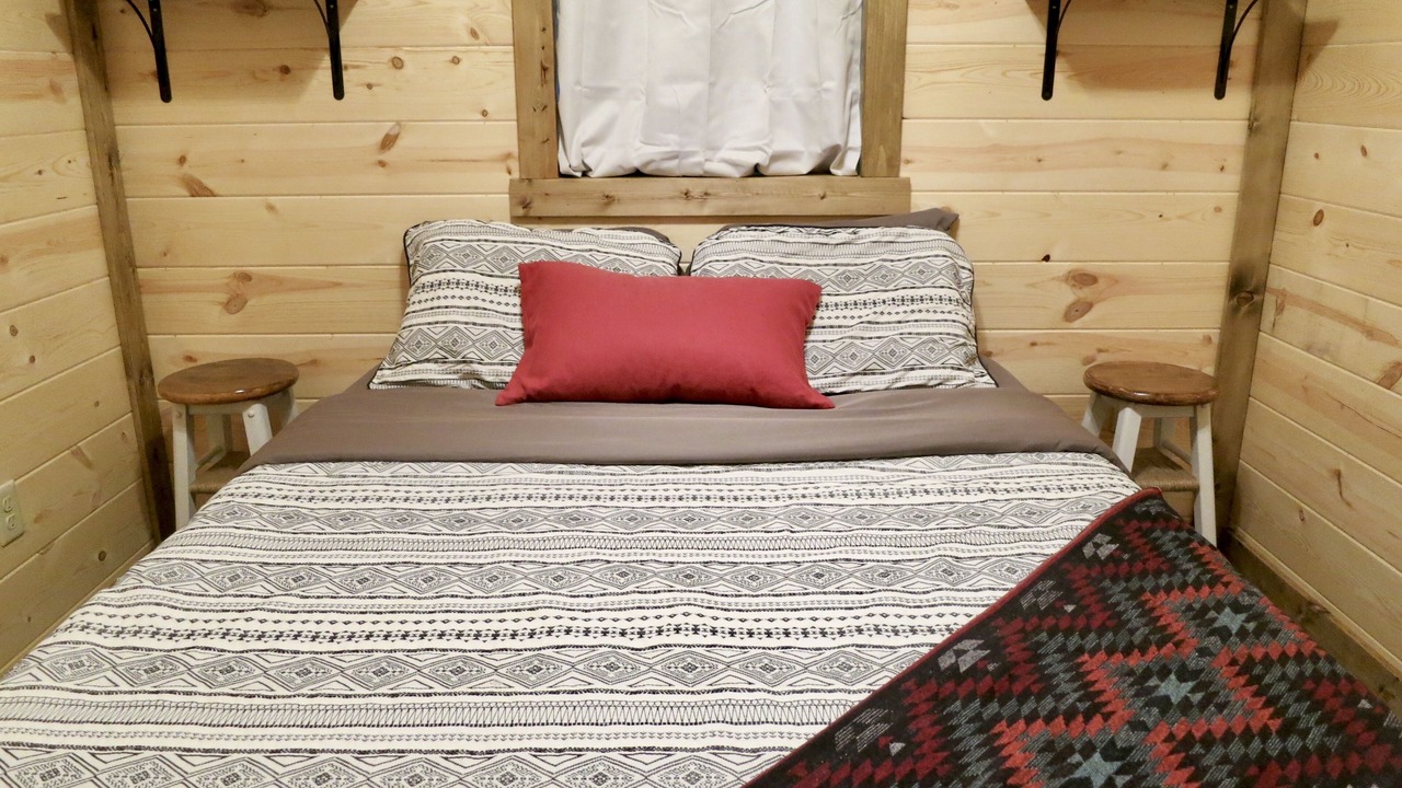 Photo of Bedroom in Nelsonville