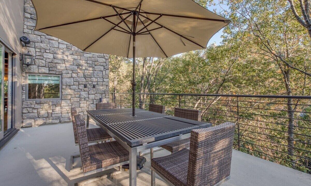 Photo of Outdoor in Lake Arrowhead