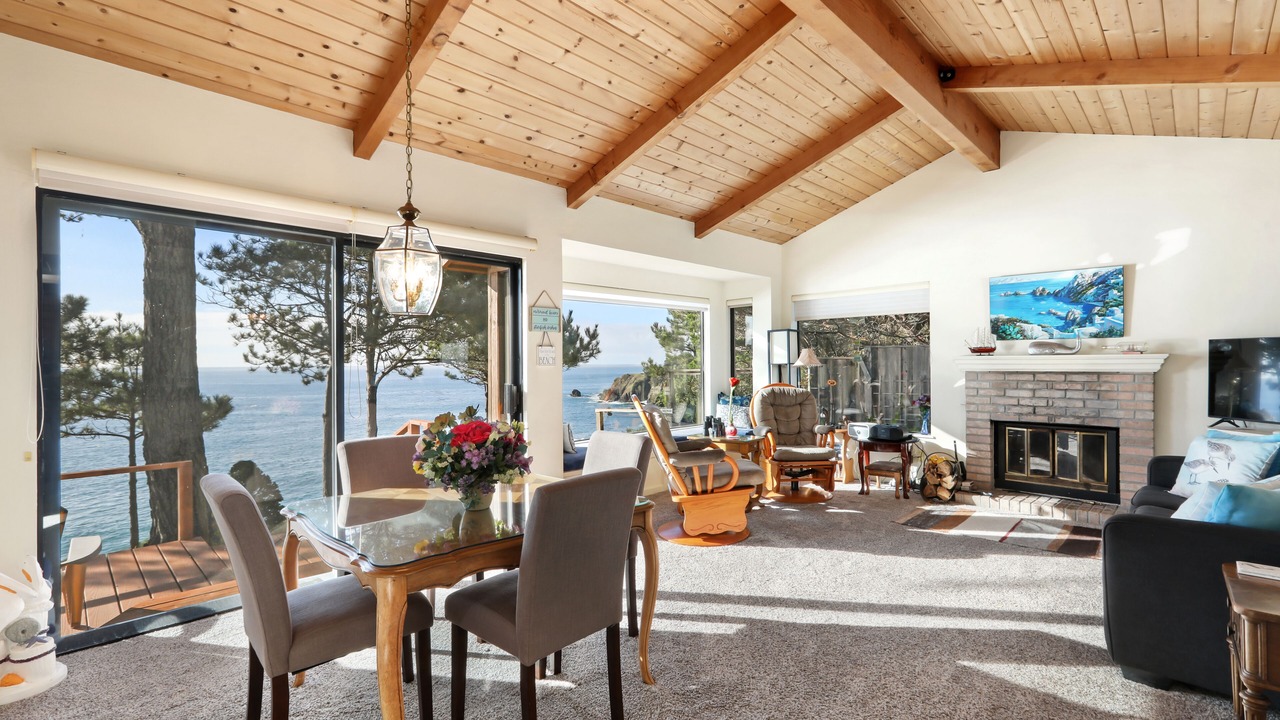 Photo of Livingroom in Anchor Bay