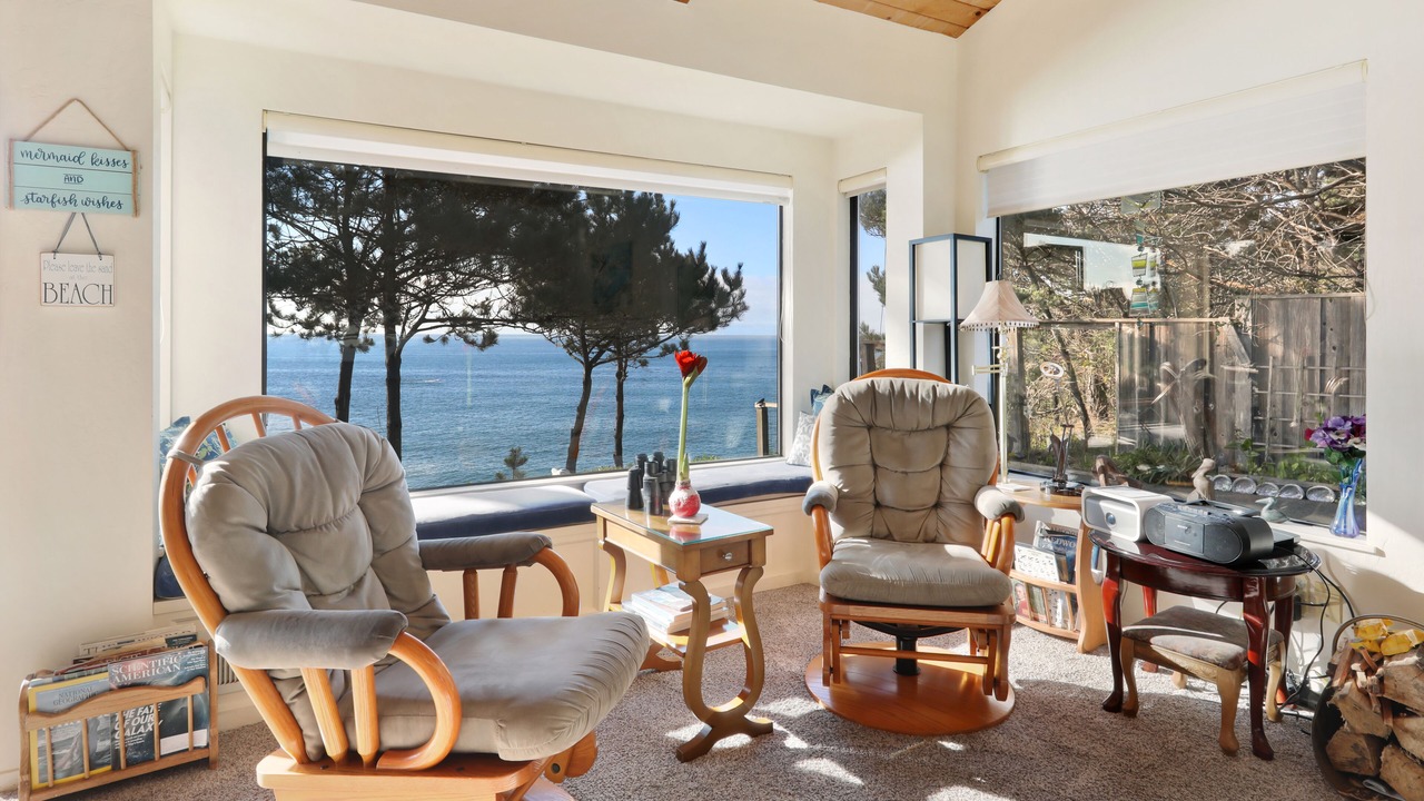 Photo of Livingroom in Anchor Bay