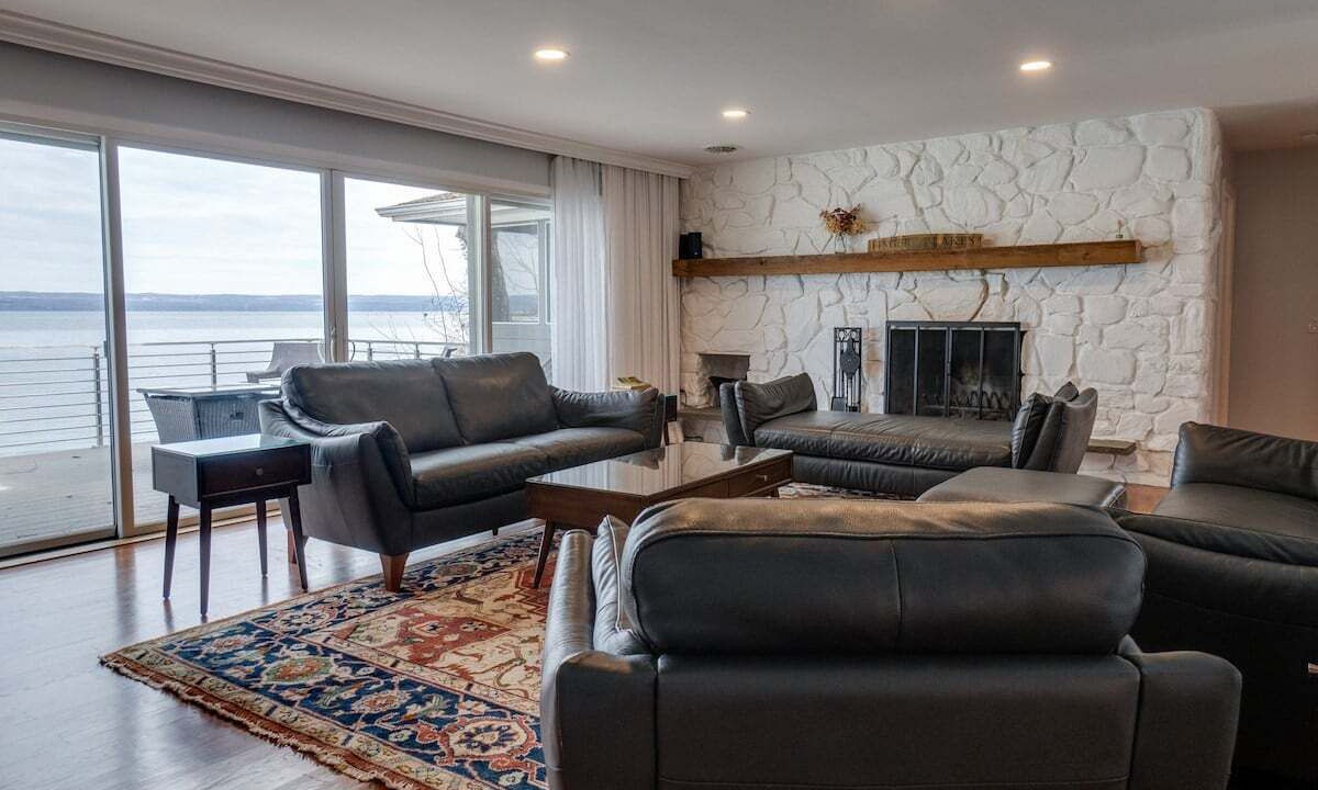 Photo of Livingroom in Town of Torrey