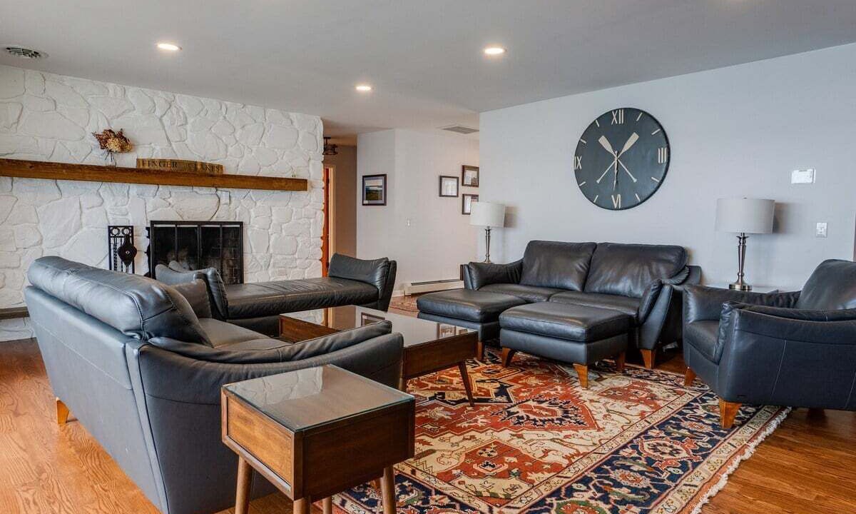 Photo of Livingroom in Town of Torrey