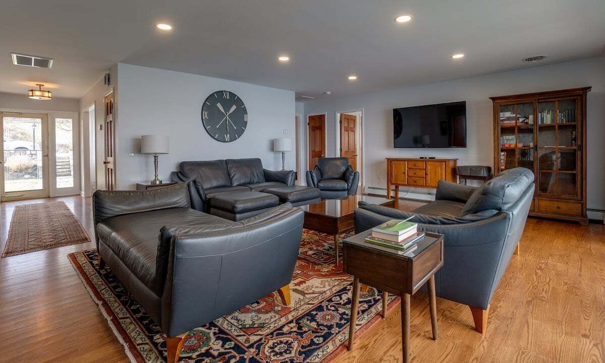 Photo of Livingroom in Town of Torrey