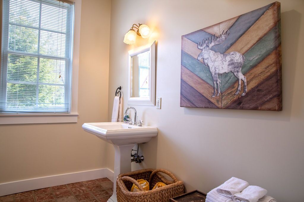 Photo of Bathroom in Warren