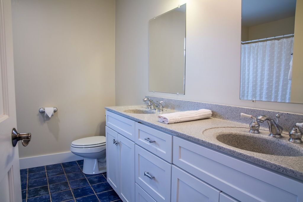 Photo of Bathroom in Warren