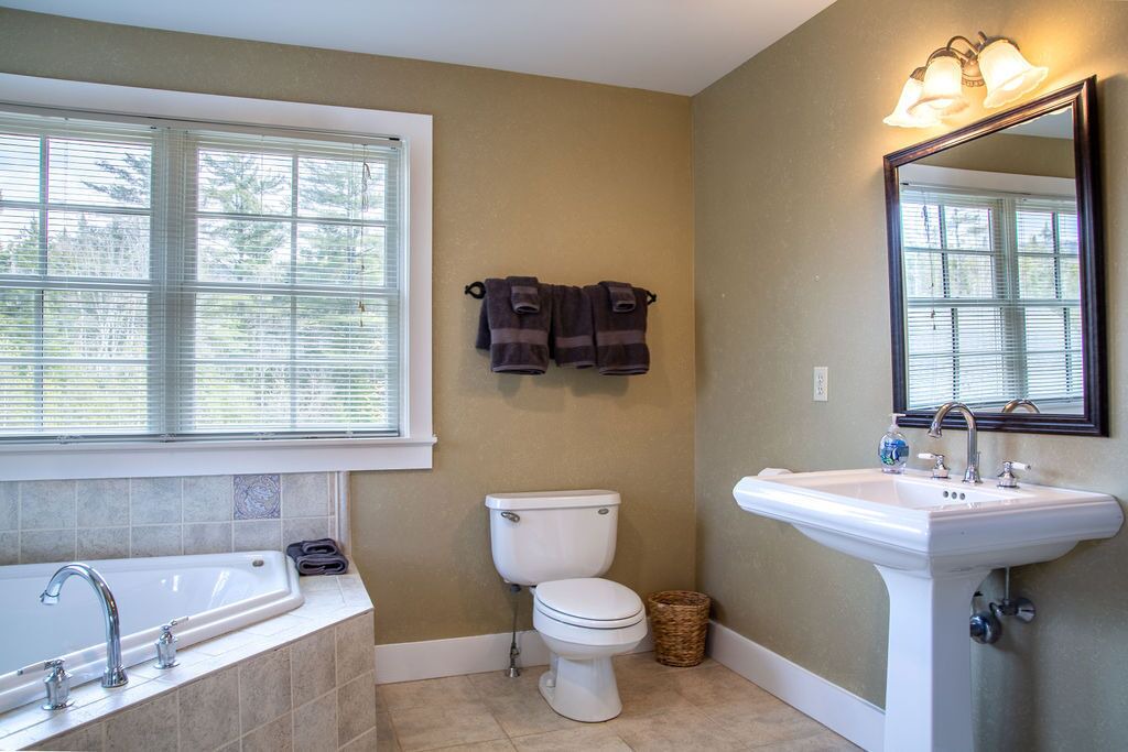 Photo of Bathroom in Warren