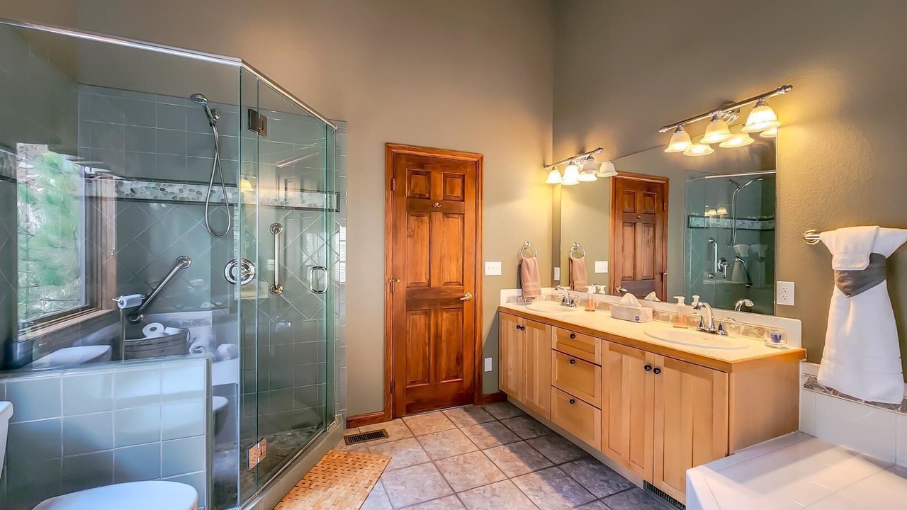 Photo of Bathroom in Pleasant Park Corridor
