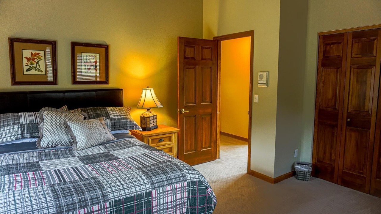 Photo of Bedroom in Pleasant Park Corridor