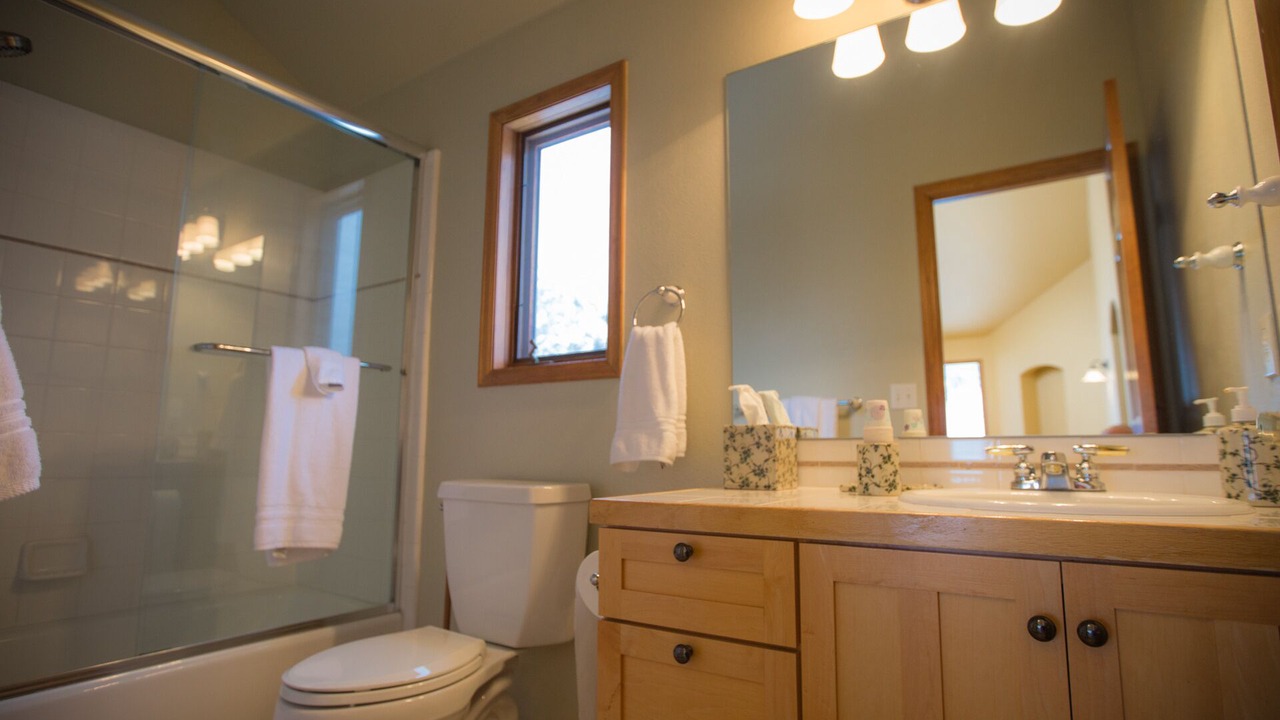 Photo of Bathroom in Pleasant Park Corridor