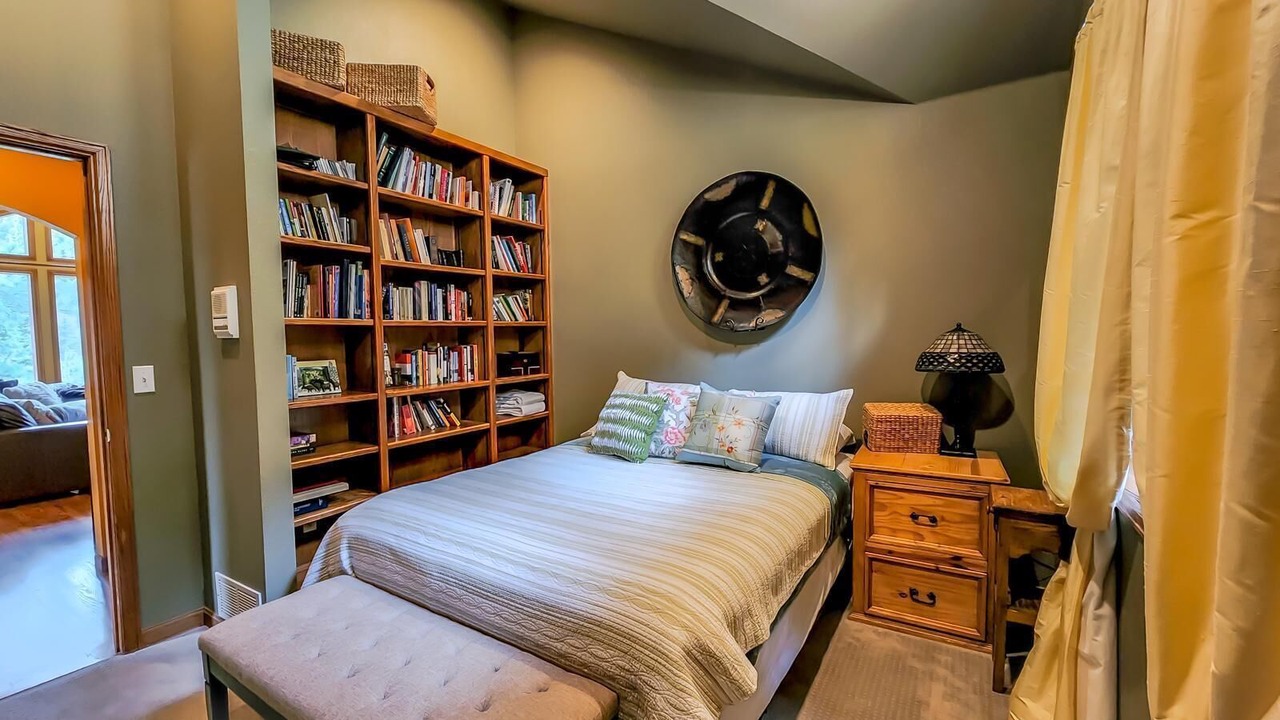 Photo of Bedroom in Pleasant Park Corridor