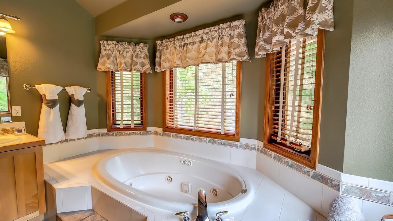 Photo of Bathroom in Pleasant Park Corridor
