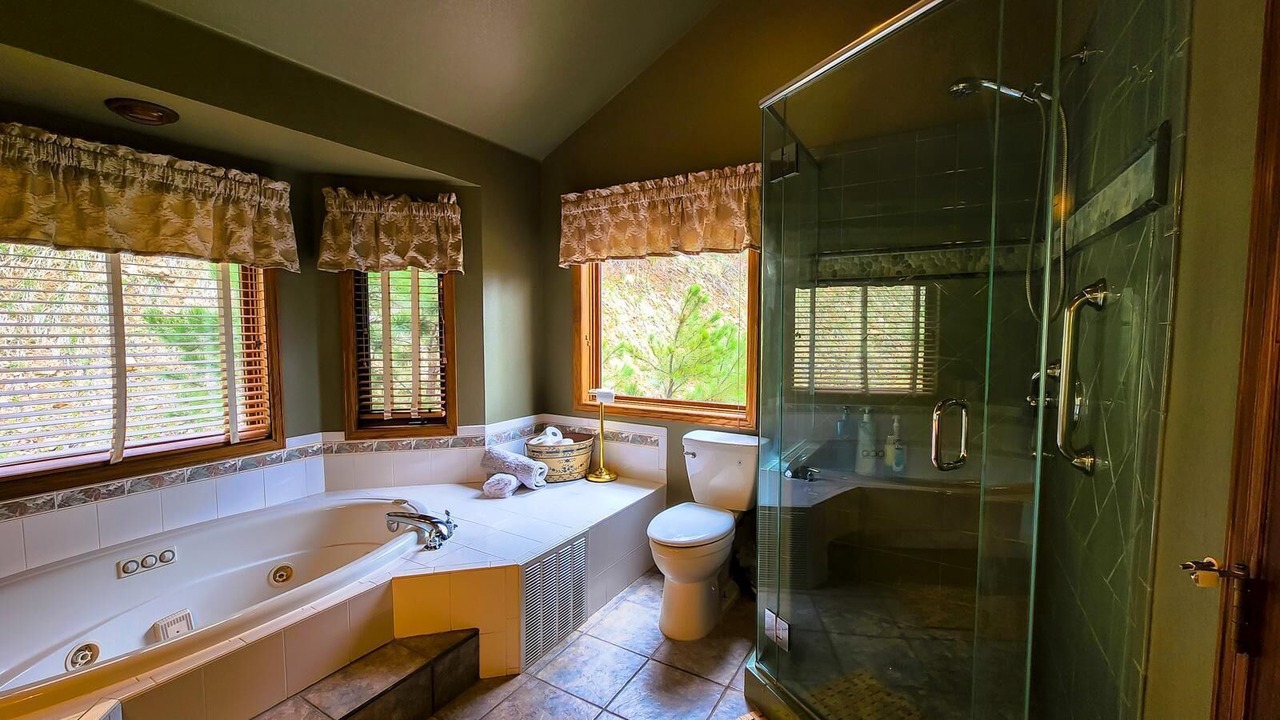 Photo of Bathroom in Pleasant Park Corridor