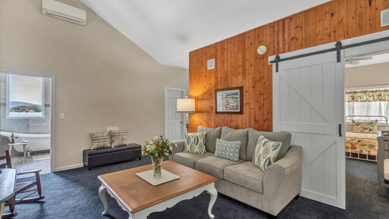 Photo of Livingroom in Smith Mountain Lake