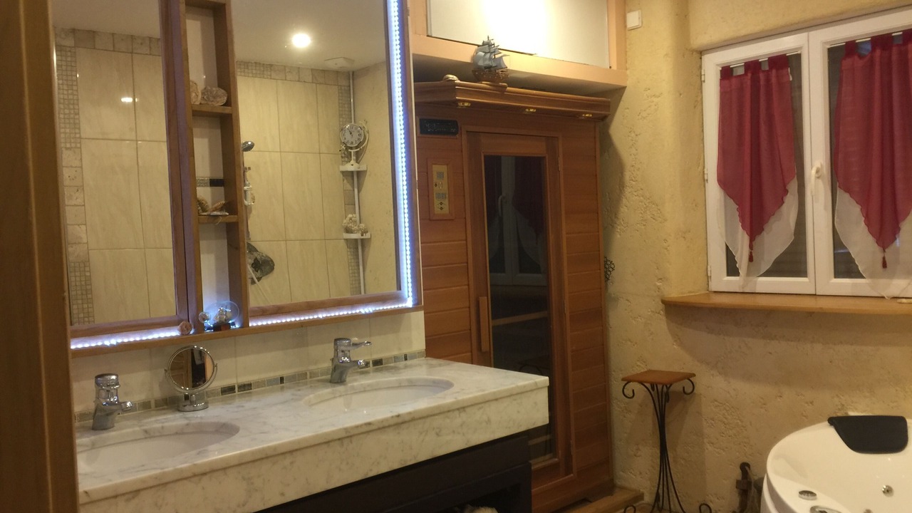 Photo of Bathroom in Catonvielle