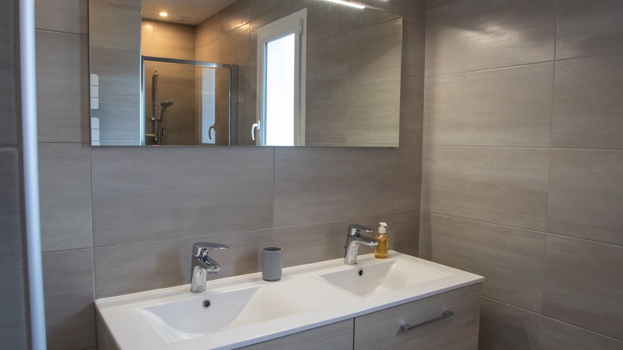 Photo of Bathroom in Les Moitiers-d'Allonne