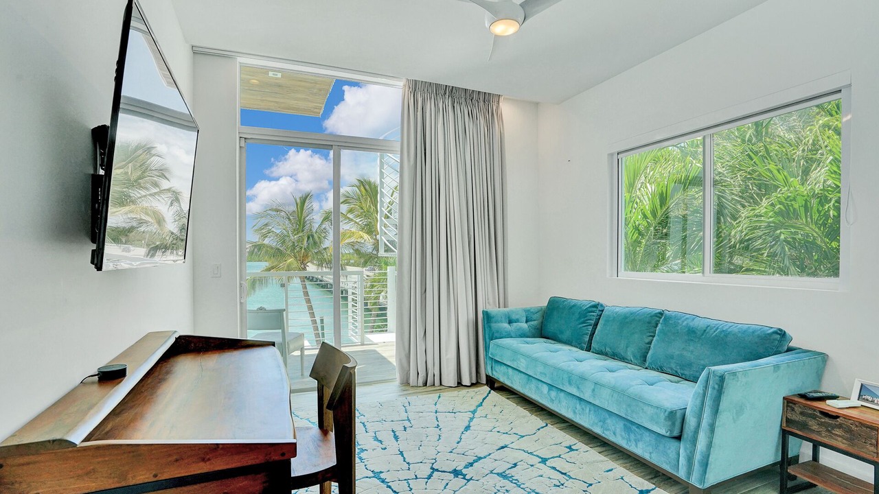 Photo of Livingroom in North Bay Village