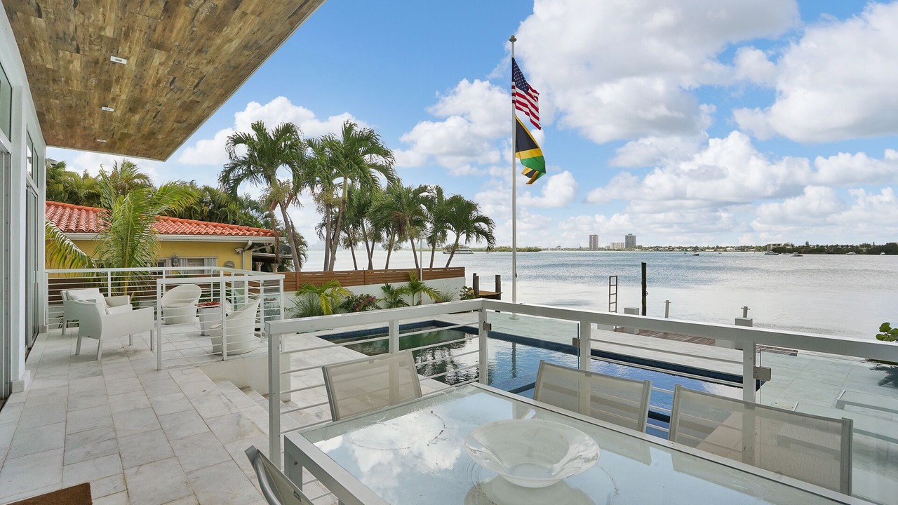 Photo of Outdoor in North Bay Village