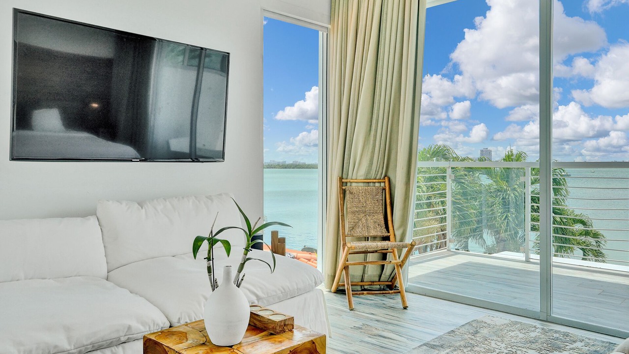 Photo of Livingroom in North Bay Village