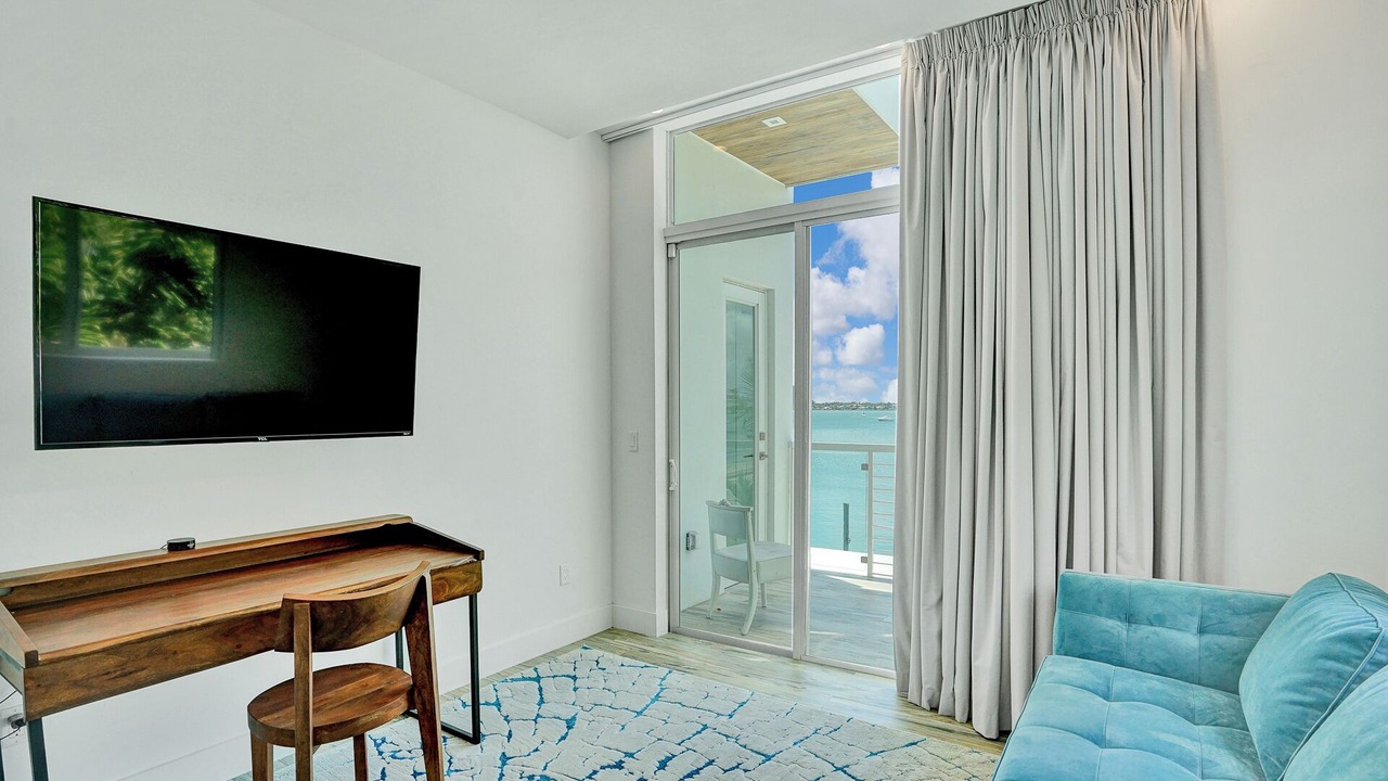 Photo of Livingroom in North Bay Village