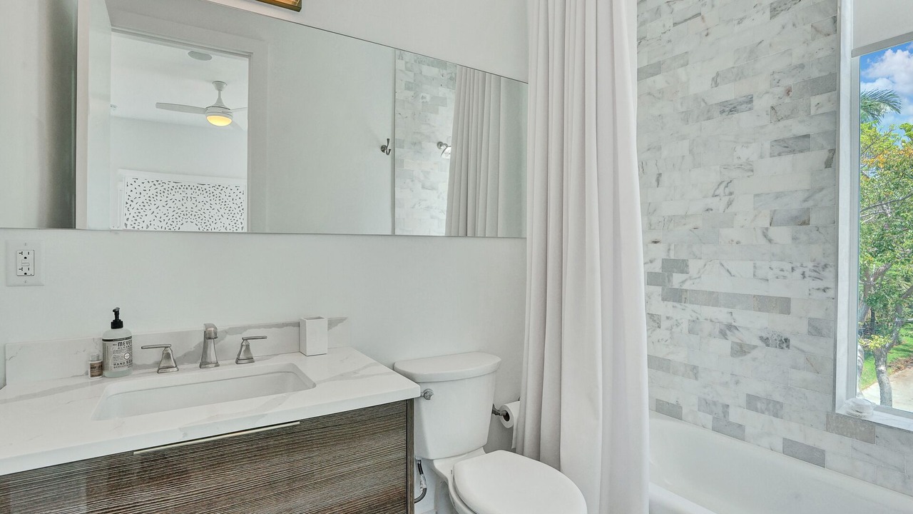 Photo of Bathroom in North Bay Village