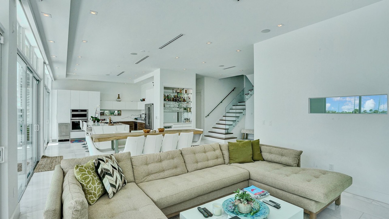 Photo of Livingroom in North Bay Village