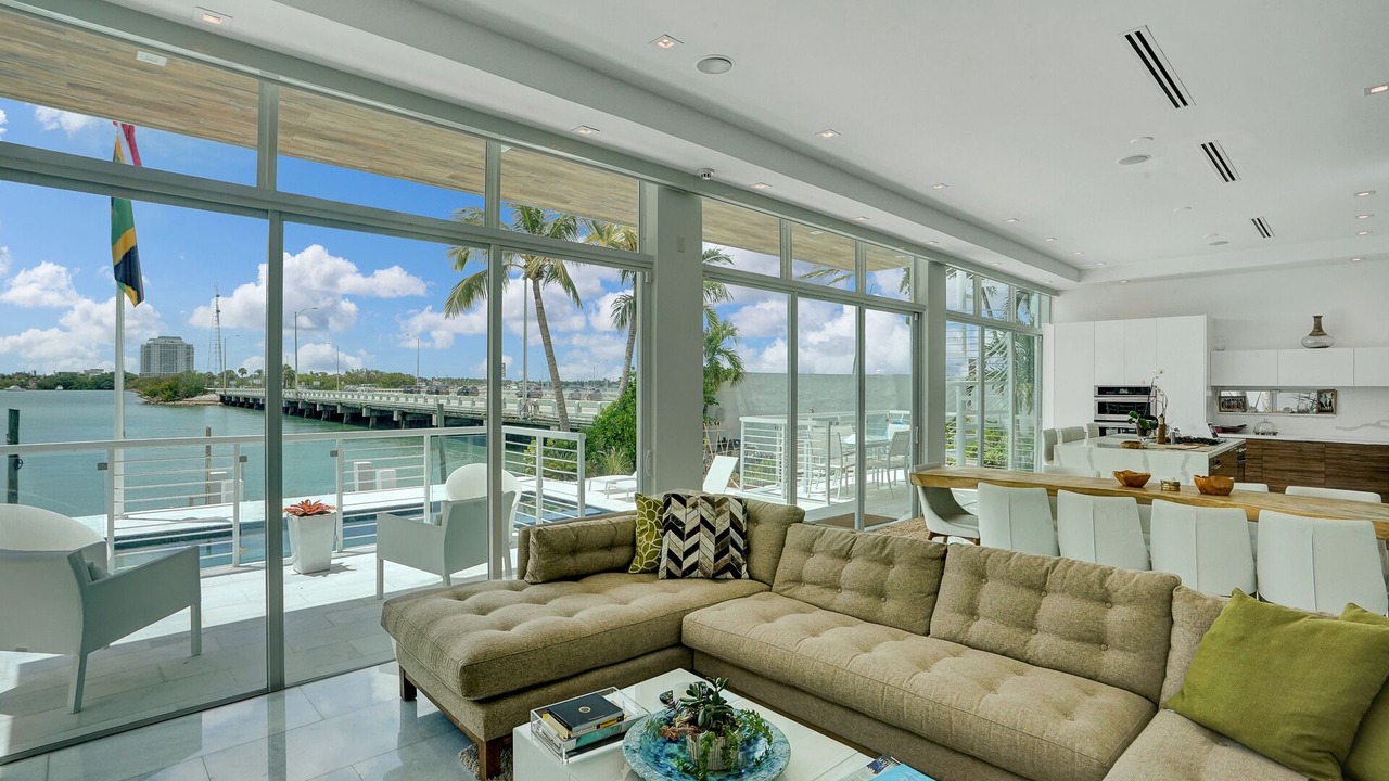 Photo of Livingroom in North Bay Village