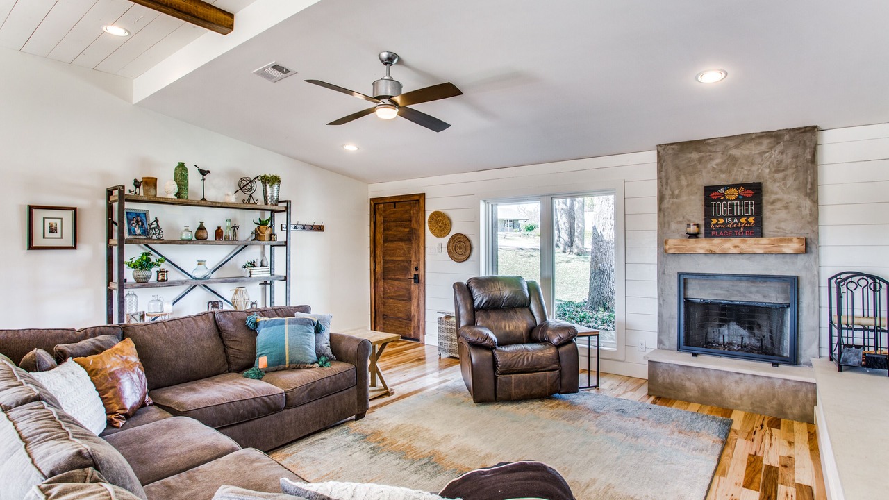 Photo of Livingroom in Hickory Creek
