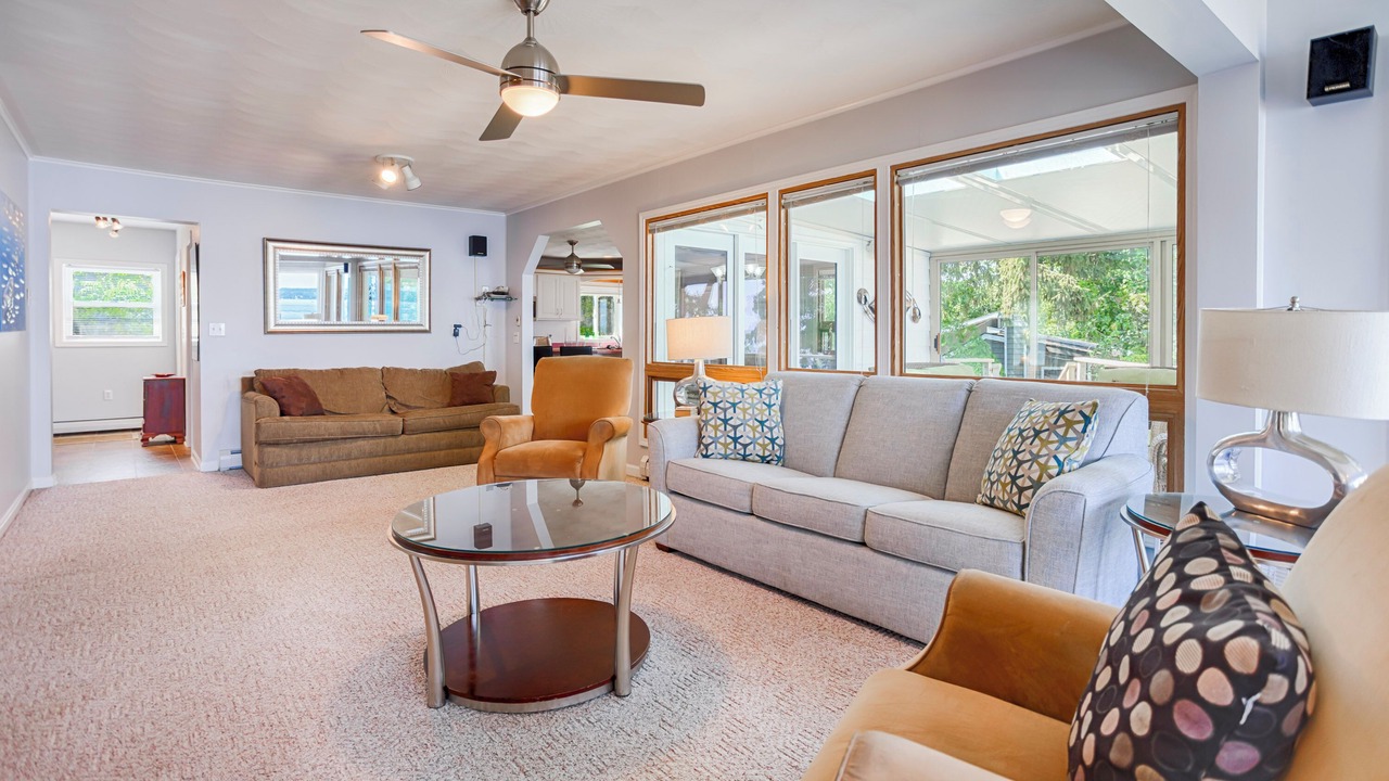Photo of Livingroom in Town of Torrey
