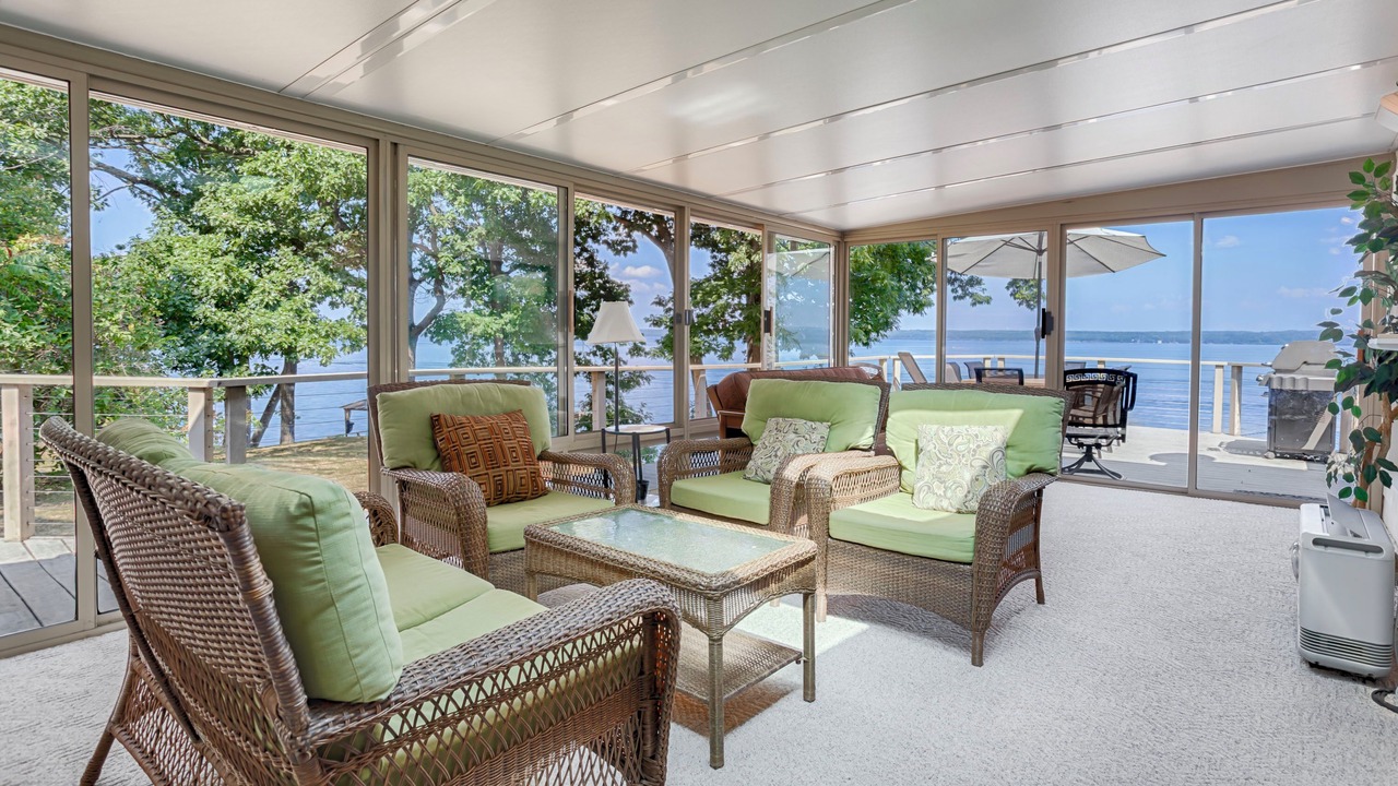 Photo of Livingroom in Town of Torrey
