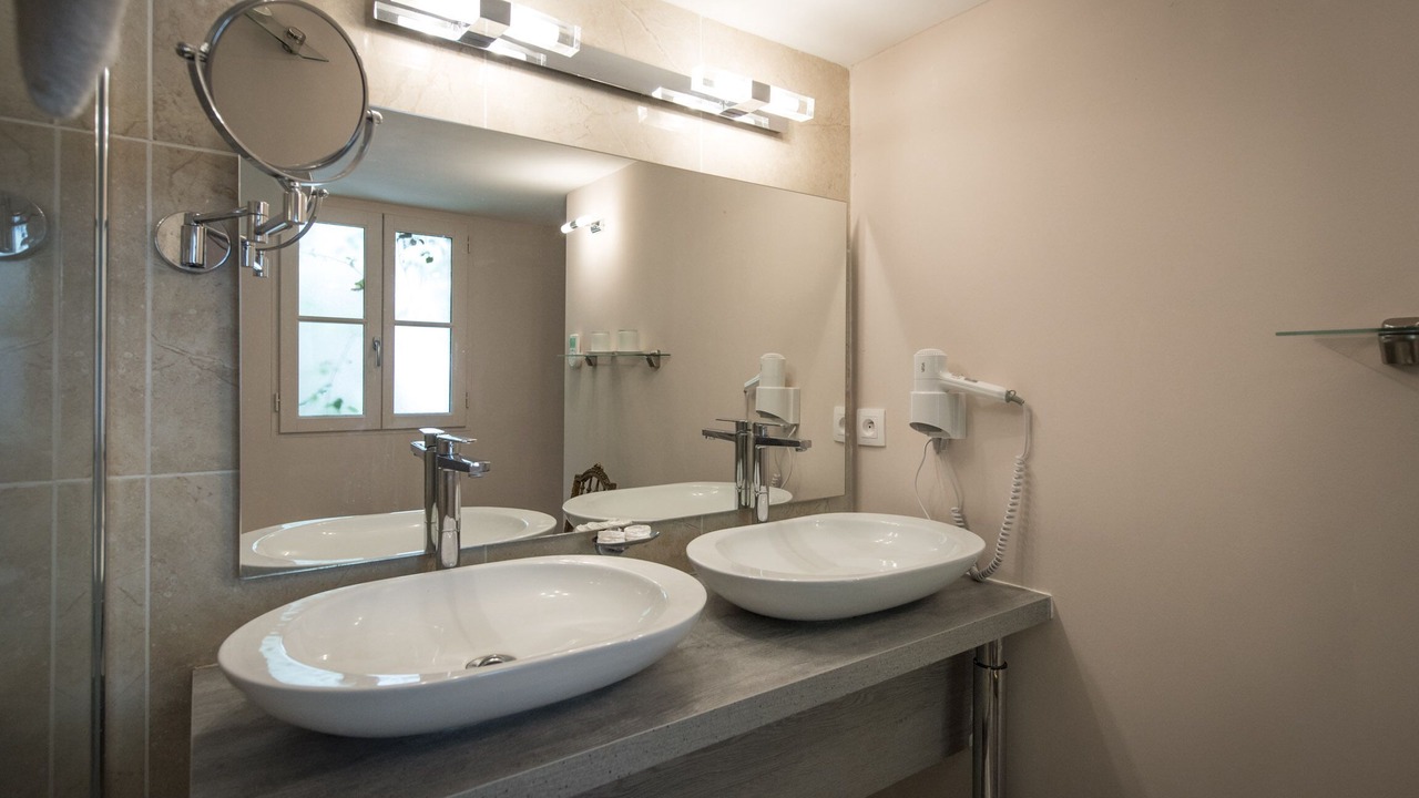 Photo of Bathroom in Chenehutte-Treves-Cunault
