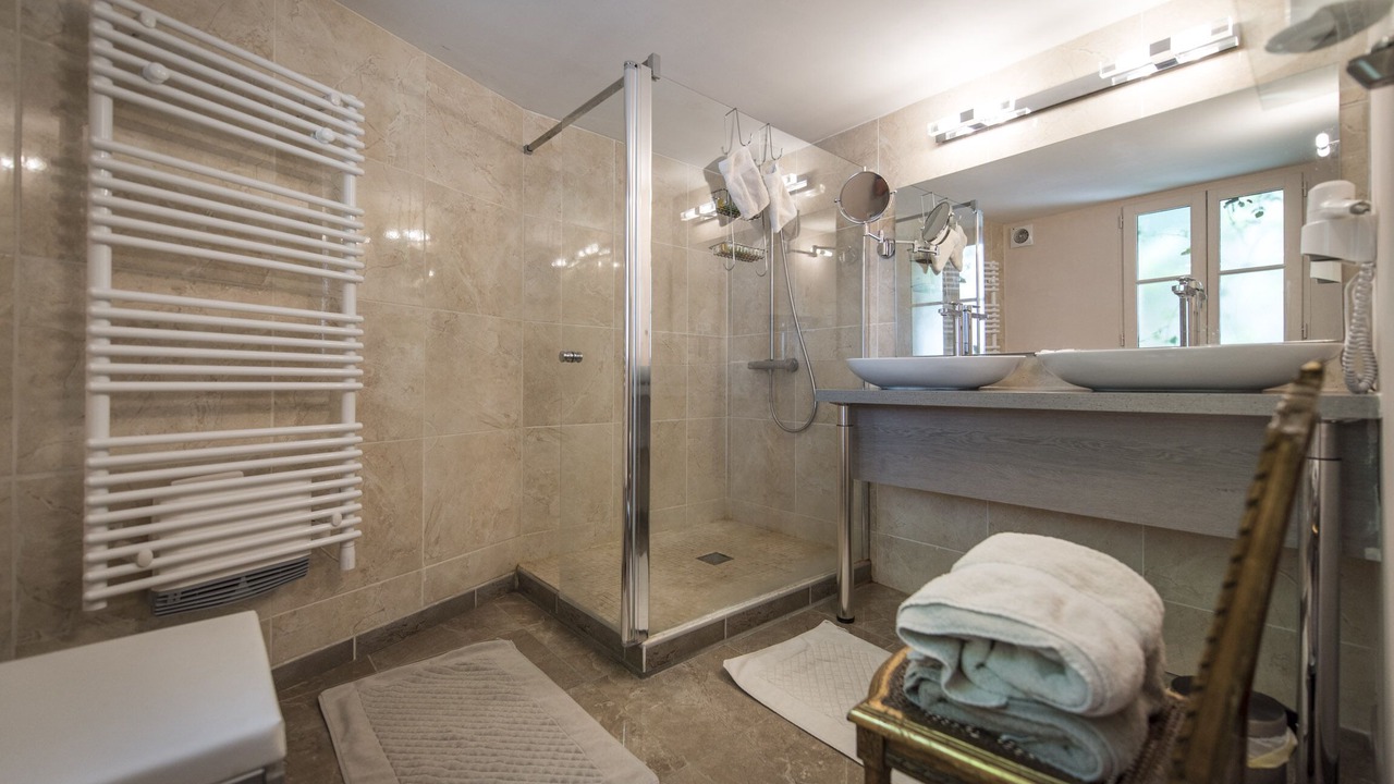 Photo of Bathroom in Chenehutte-Treves-Cunault