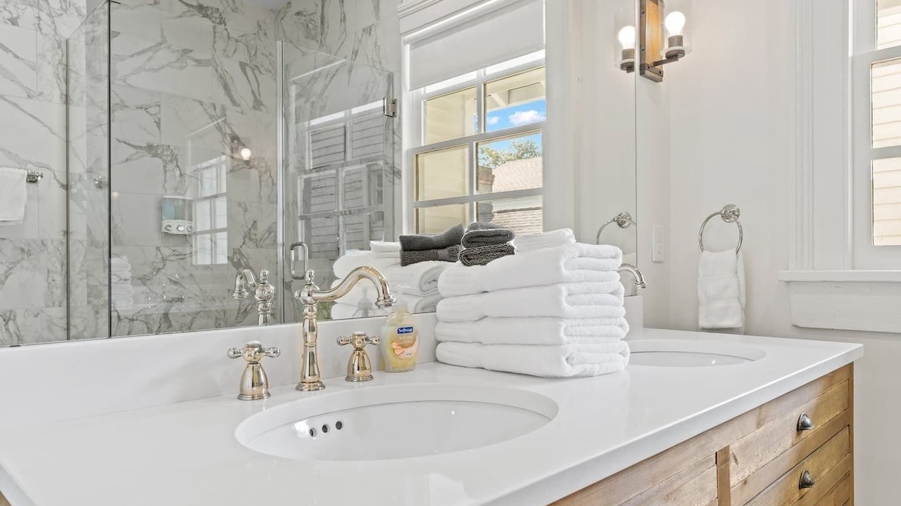 Photo of Bathroom in Uptown Historic District
