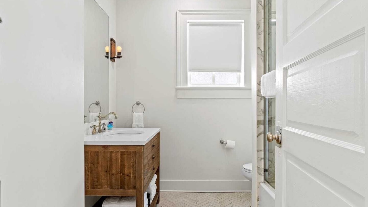 Photo of Bathroom in Uptown Historic District