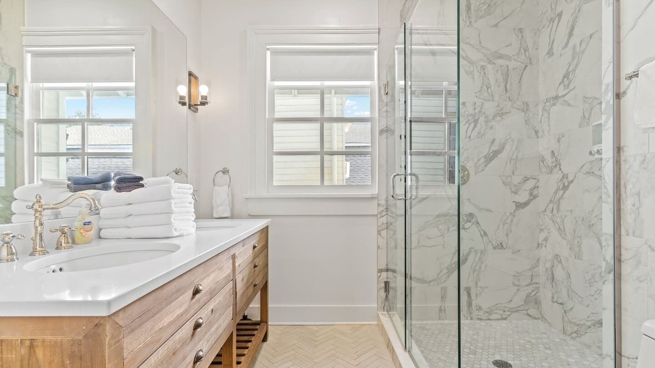 Photo of Bathroom in Uptown Historic District