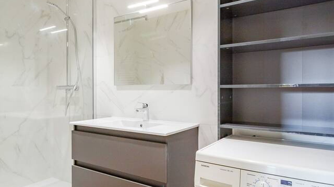Photo of Bathroom in Minimes - Barriere de Paris