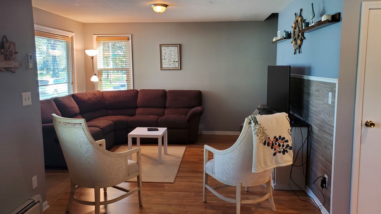 Photo of Livingroom in Huron