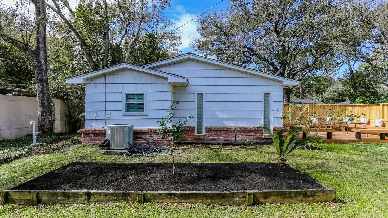 Photo of Outdoor in Braeburn