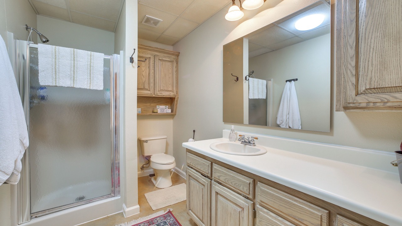Photo of Bathroom in Garfield