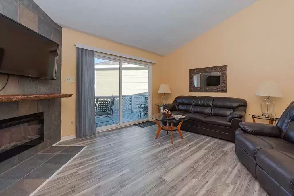 Photo of Livingroom in City-by-the Sea